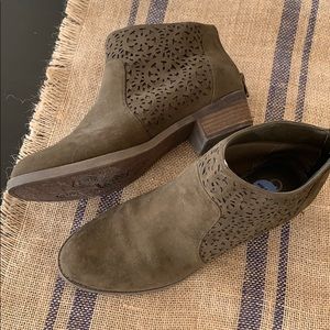 Carlos green booties